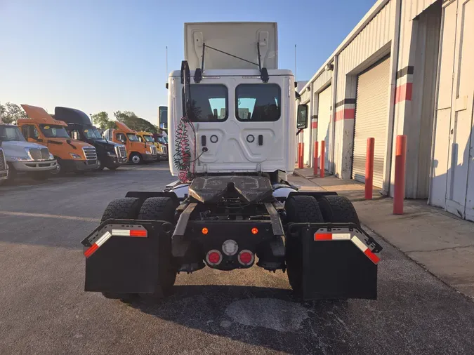 2019 FREIGHTLINER/MERCEDES CASCADIA 125