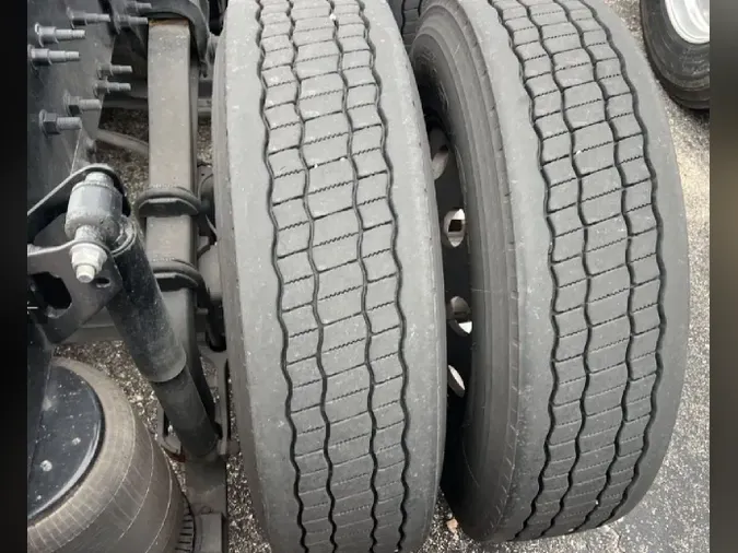 2025 VOLVO VNL64T760