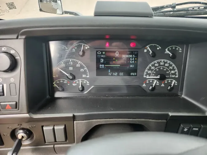 2023 VOLVO VNL64T860
