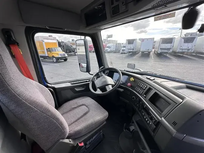 2020 VOLVO VNR42T