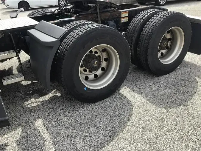 2020 FREIGHTLINER CA126