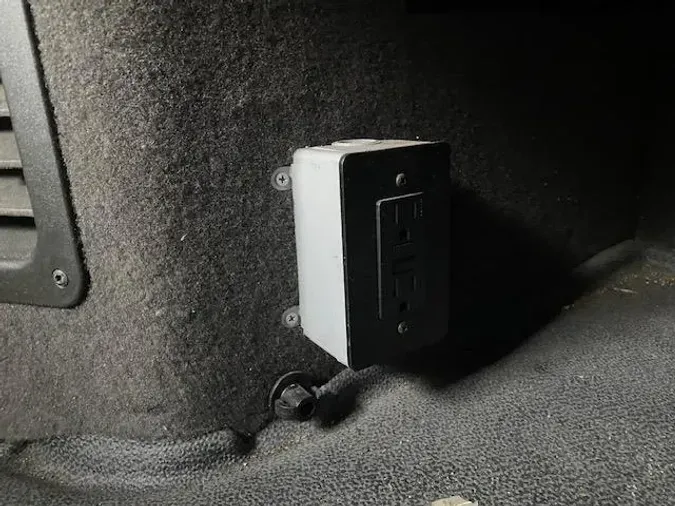 2023 Volvo VNR64T400