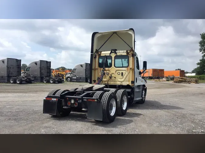 2019 Freightliner Cascadia 125f236306f76b21de63c2cdd1e0b0d945d