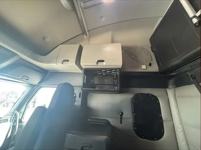 2020 Freightliner Cascadia 126