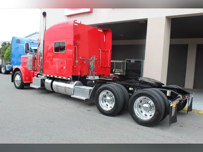 2022 Peterbilt 389