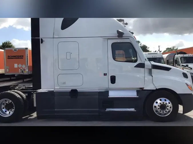 2022 Freightliner Cascadia 126