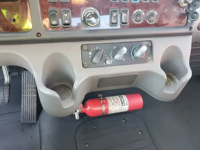 2018 FREIGHTLINER M2 106