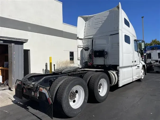 2020 VOLVO VNL760