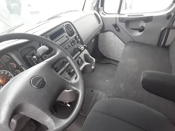 2016 FREIGHTLINER M2 106