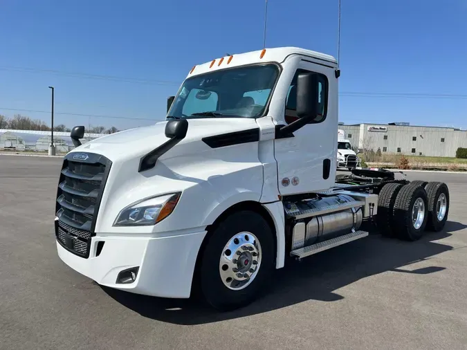 2025 Freightliner New Cascadia