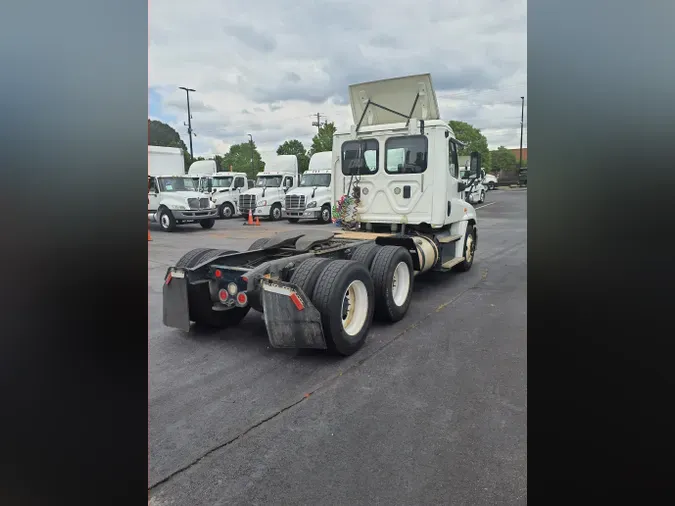 2016 FREIGHTLINER/MERCEDES CASCADIA 125