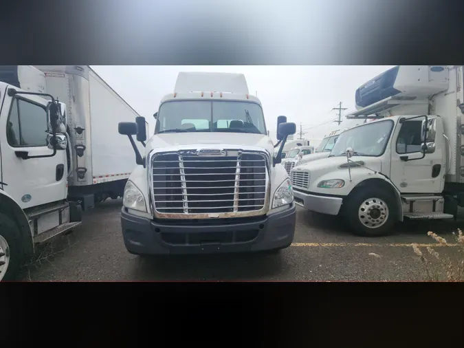 2017 FREIGHTLINER/MERCEDES CASCADIA 113