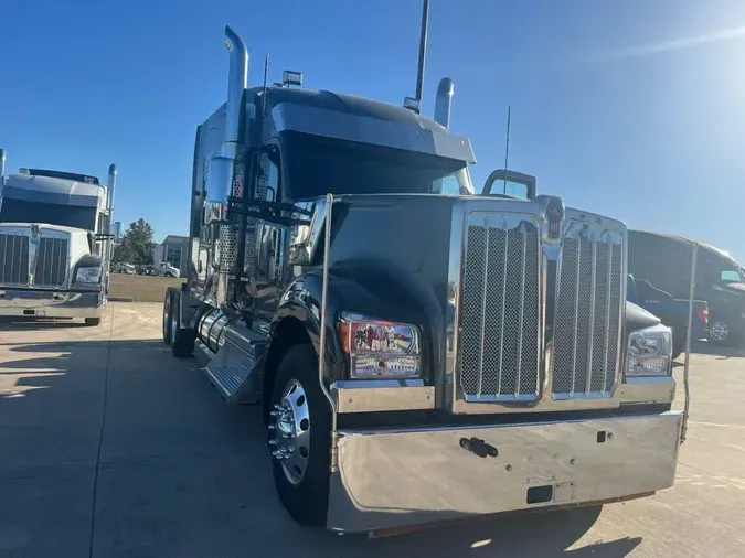 2024 Kenworth W990f2488880e38b97babcd3e738863c298f