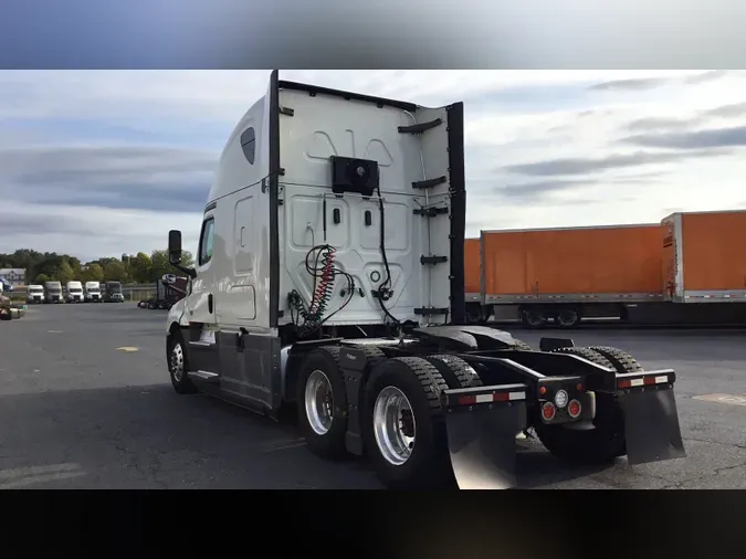 2020 Freightliner Cascadia 126