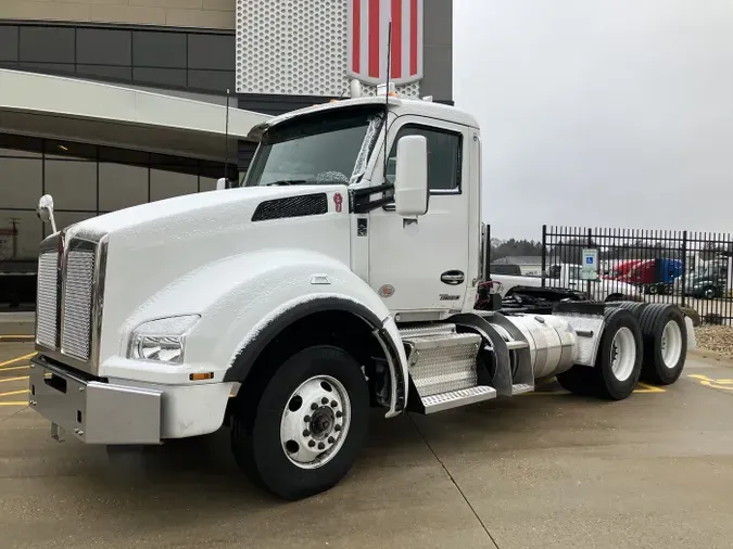 2024 Kenworth T880