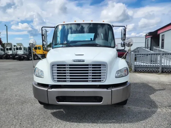 2018 FREIGHTLINER M2 106