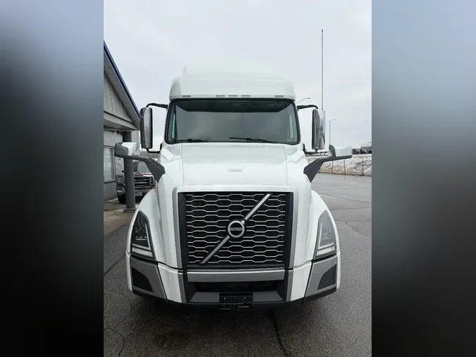2023 VOLVO VNL760