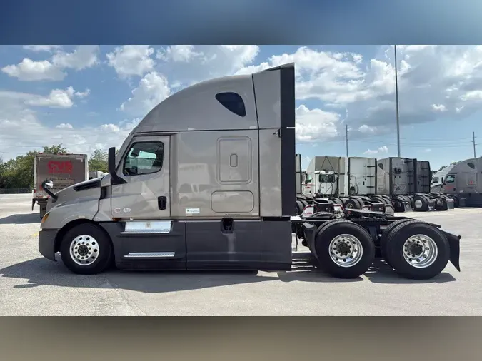 2025 Freightliner Cascadia 126f2545e023e94878781c5a2acf2ce590e