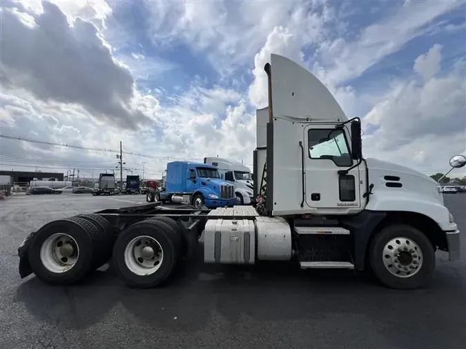 2016 MACK CXU613