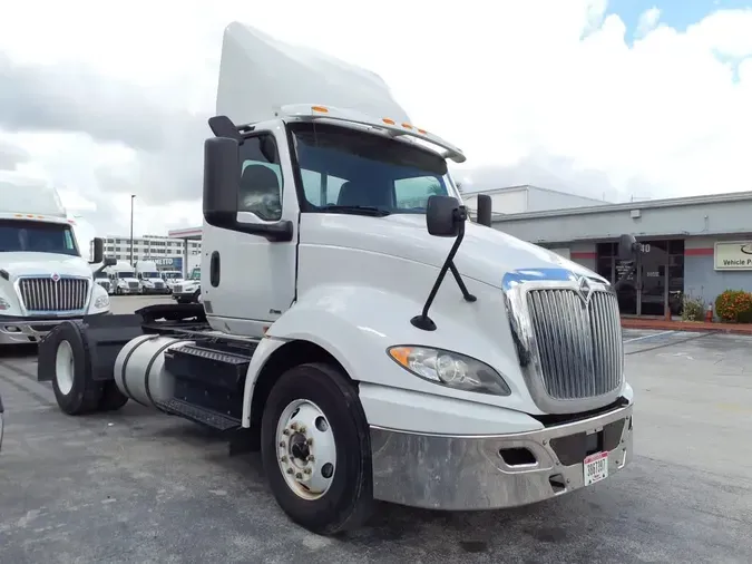 2019 NAVISTAR INTERNATIONAL RH613 DAYCAB S/A