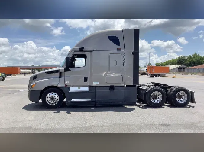 2022 Freightliner Cascadia 126