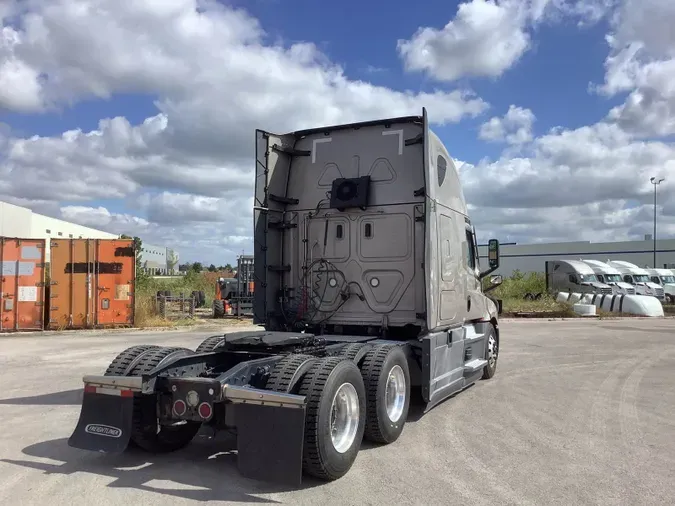 2022 Freightliner Cascadia 126