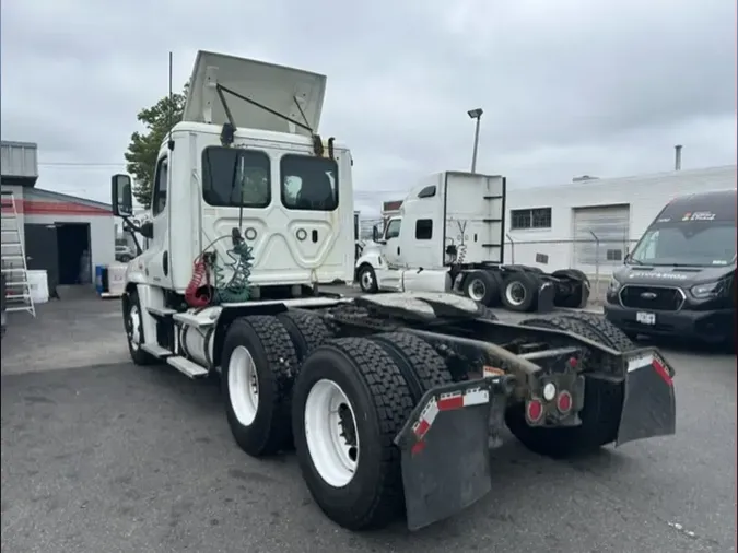 2019 FREIGHTLINER/MERCEDES CASCADIA 125