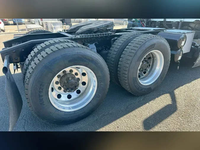 2019 Freightliner Cascadia 126