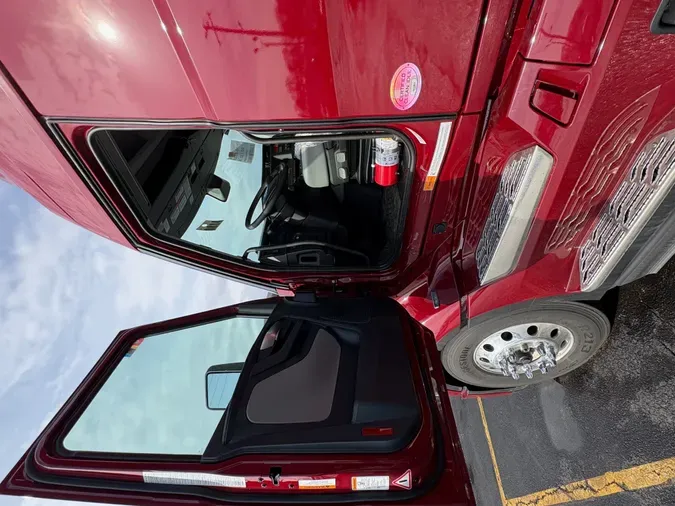 2027 VOLVO TRUCK VNL64TV04