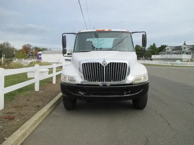 2002 INTERNATIONAL 4300