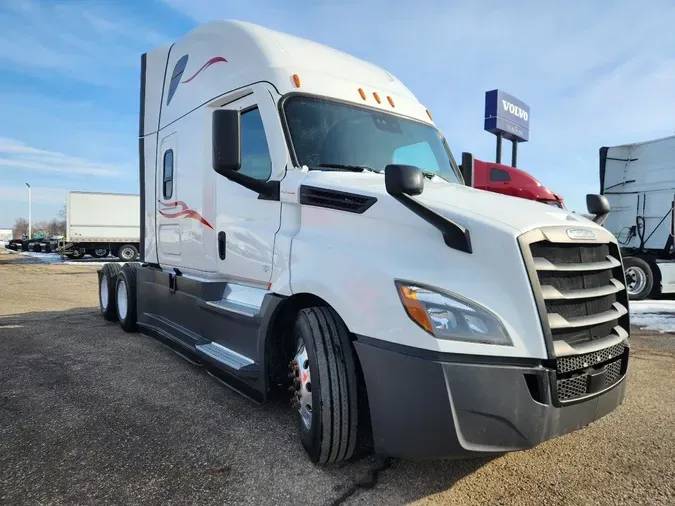 2021 FREIGHTLINER Cascadia 126