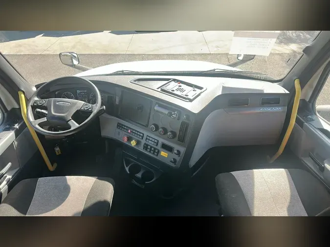 2022 Freightliner Cascadia 126