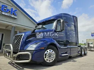 2023 VOLVO VNL64T760