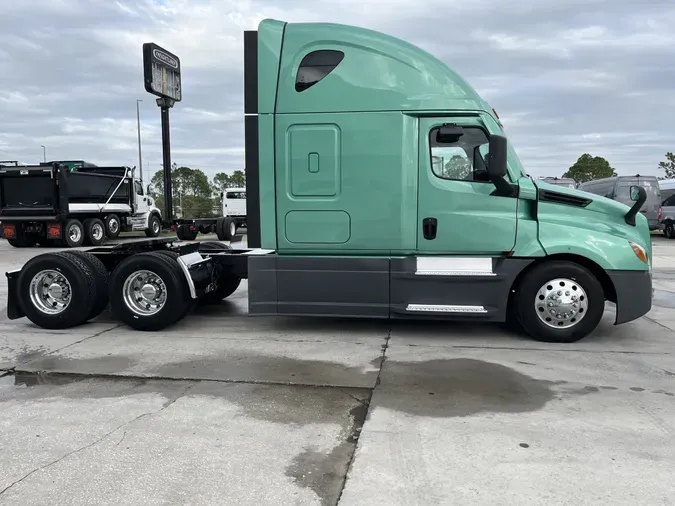 2022 Freightliner Cascadia 126