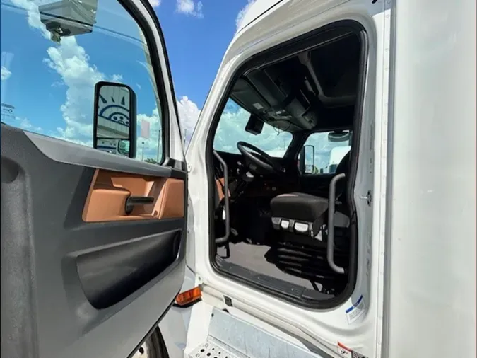 2022 Freightliner Cascadia 126