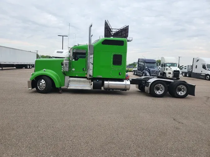 2022 KENWORTH W900