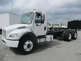 2004 FREIGHTLINER BUSINESS CLASS M2 106