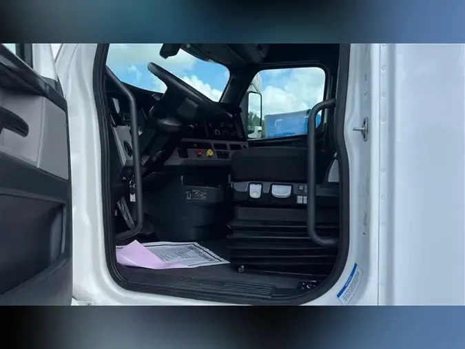 2020 FREIGHTLINER CA126