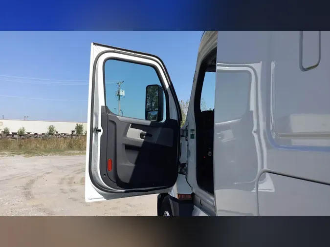 2020 Freightliner Cascadia 126