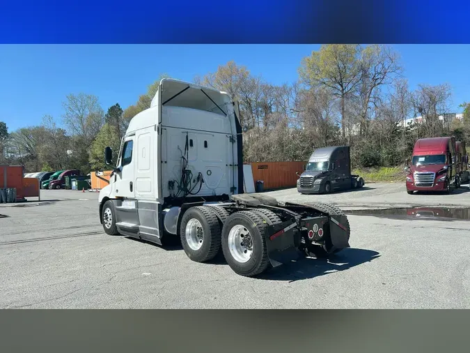 2021 Freightliner Cascadia 126