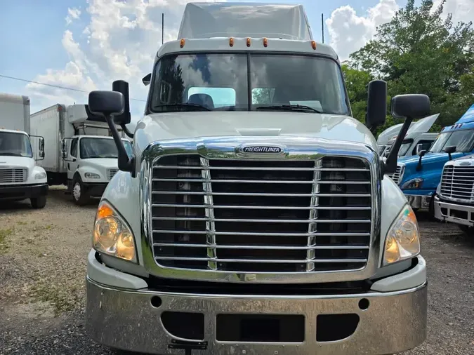 2019 FREIGHTLINER CASCADIA 113