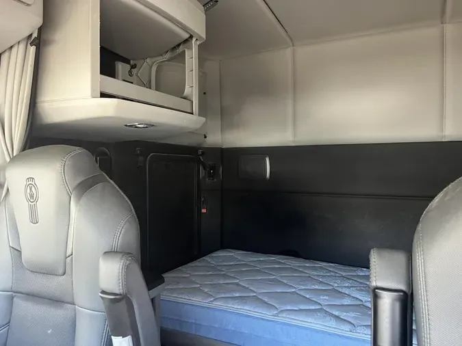 2022 Kenworth T880