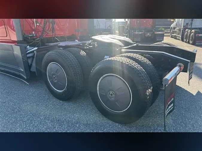 2022 FREIGHTLINER CA126