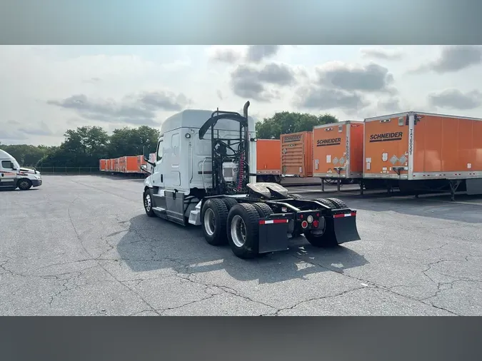 2020 Freightliner Cascadia 126