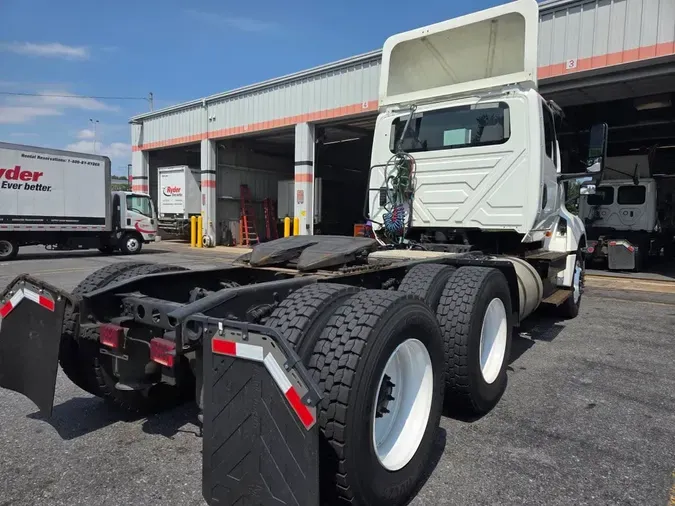 2019 NAVISTAR INTERNATIONAL LT625 DAYCAB T/A