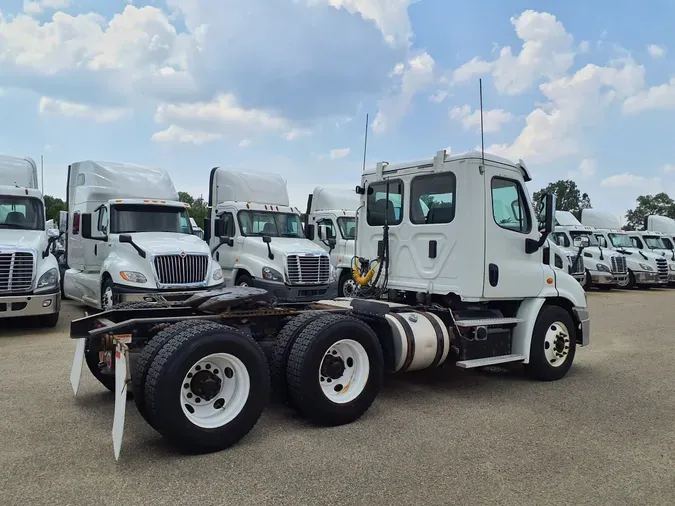 2017 FREIGHTLINER/MERCEDES CASCADIA 113