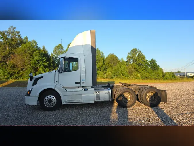 2018 Volvo VNL300