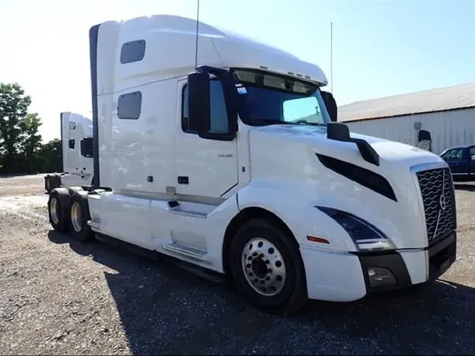 2022 VOLVO VNL64T760