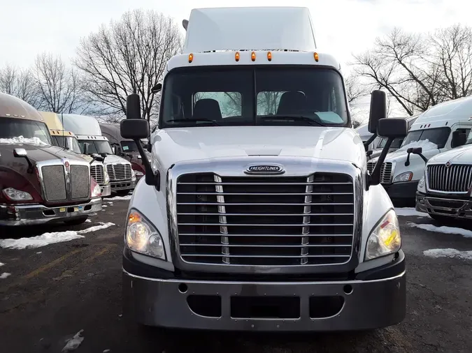 2015 FREIGHTLINER/MERCEDES CASCADIA 113