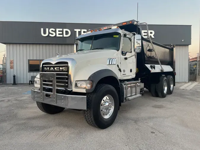 2022 MACK GR64F